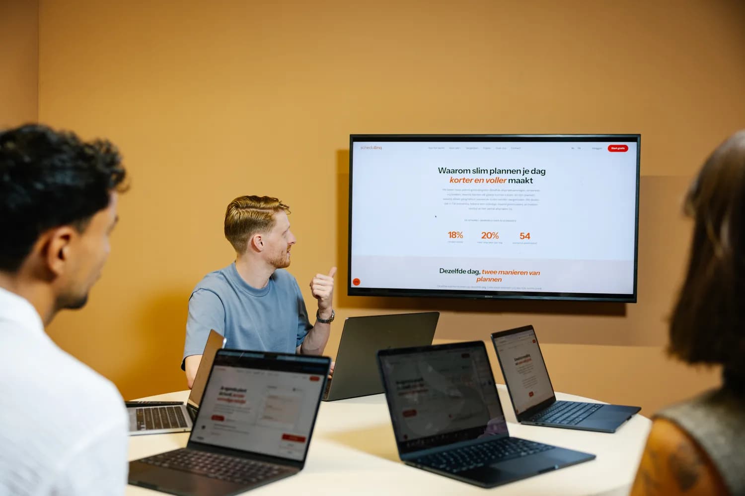 Thijs Meulenbelt geeft een presentatie over Schedulinq